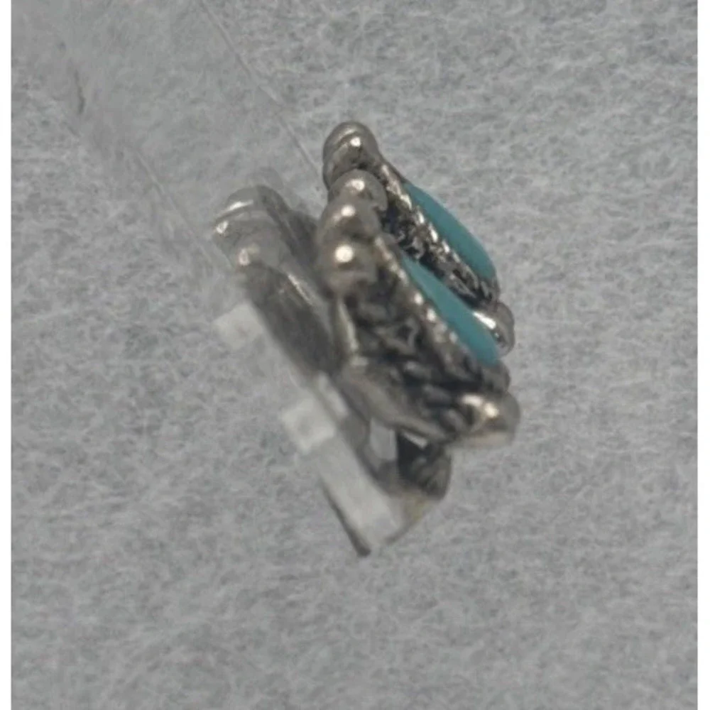 Vintage Southwestern Style Faux Turquoise Clip On Earrings Silver Tone Textured